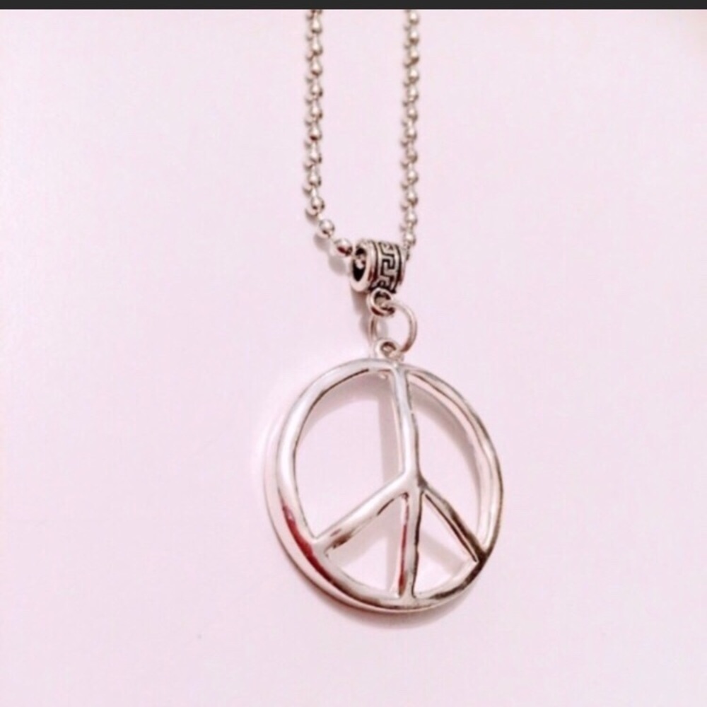 Silver peace sign pendant necklace